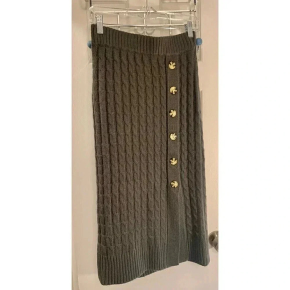 Ally Mae Gray Sweater Skirt with Buttons Size Medium - Picture 1 of 4
